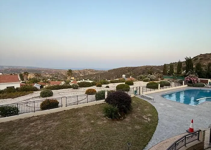 Modern Comfort & Sea View - Aphrodite Gardens Apartmán *